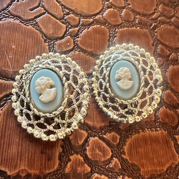 Sarah Coventry Jewelry - Vintage Sarah Coventry Oval Silver Tone Blue & White Lady Cameo Clip On Earrings